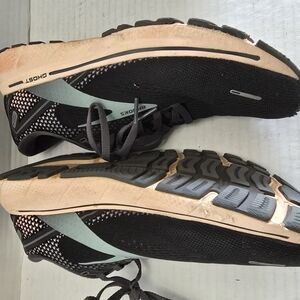 Brooks‎ Black Athletic Shoes with Mesh Design. Women GHOST 14 BRAND USED.